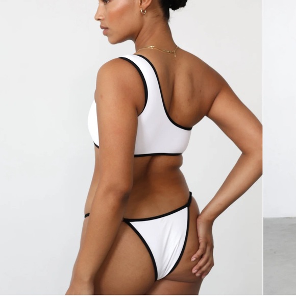 Bikini Set - Picture 2 of 7